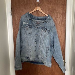 Torrid DESTRUCTED TRUCKER DENIM JACKET - LIGHT WASH 5